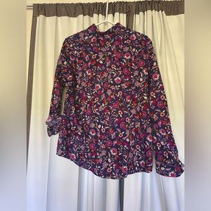 Lands End 100% Supima Cotton Button down dress shirt. No iron. Barely worn